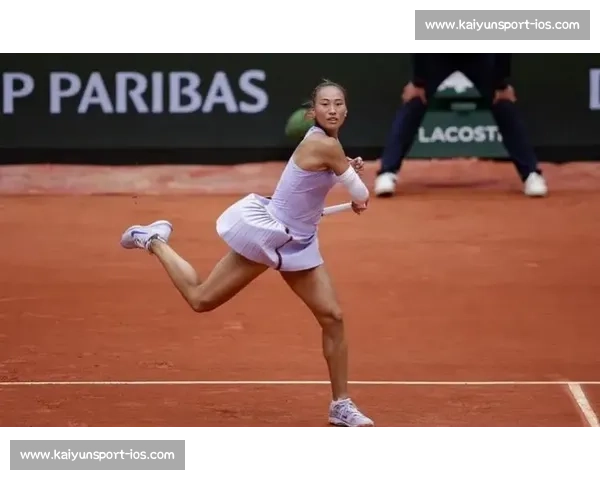 郑钦文首入温网夺冠前十却再遭一轮游！萨巴伦卡领跑热门榜，莱巴金娜成最大黑马